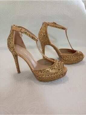 Thalia Sodi Stilettos T-Strap Rhinestone Accents Gold Peep Toe Back 8.5W